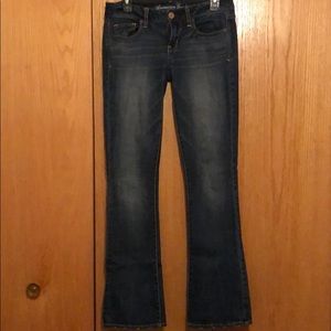 Size 4 American Eagle skinny kick jeans.